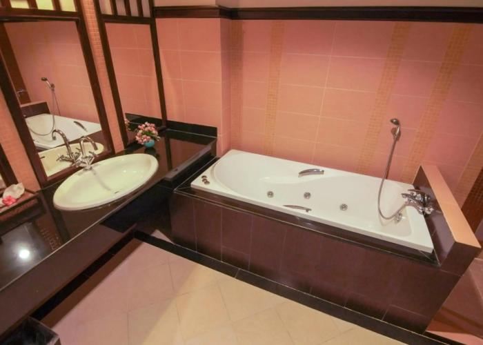 Arawan Riverside Hotel