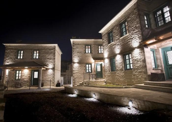 MAKRIS Papigo luxury suites