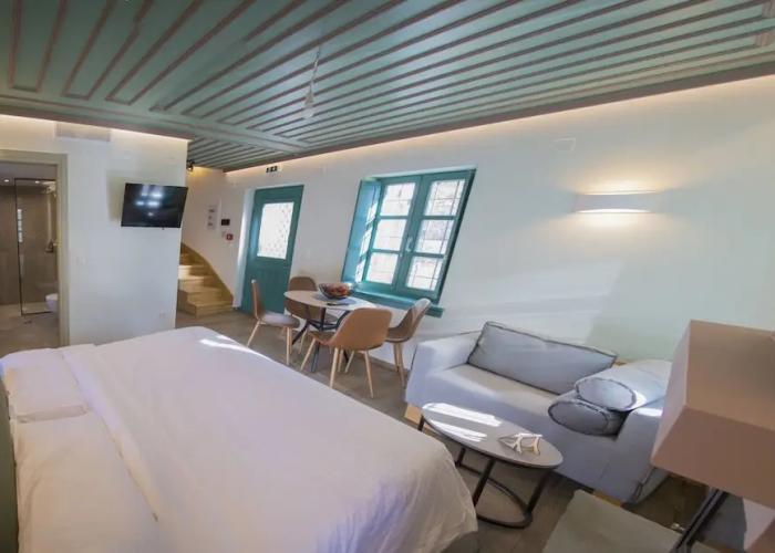 MAKRIS Papigo luxury suites