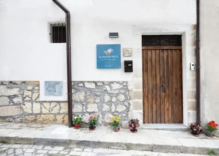 Room-luxury Room La Mandorla