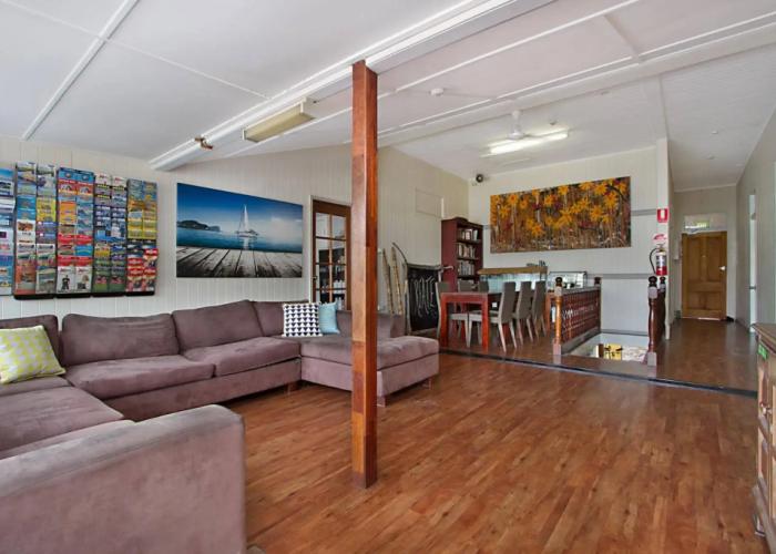 Gladstone Backpackers
