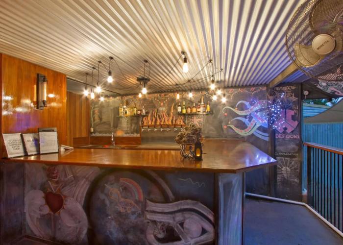 Gladstone Backpackers