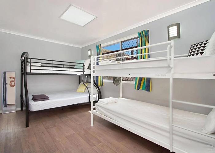 Gladstone Backpackers