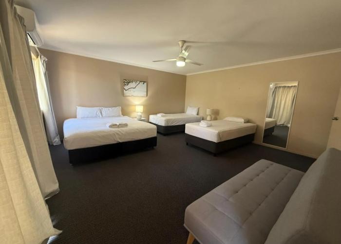 Harbour Sails Motor Inn
