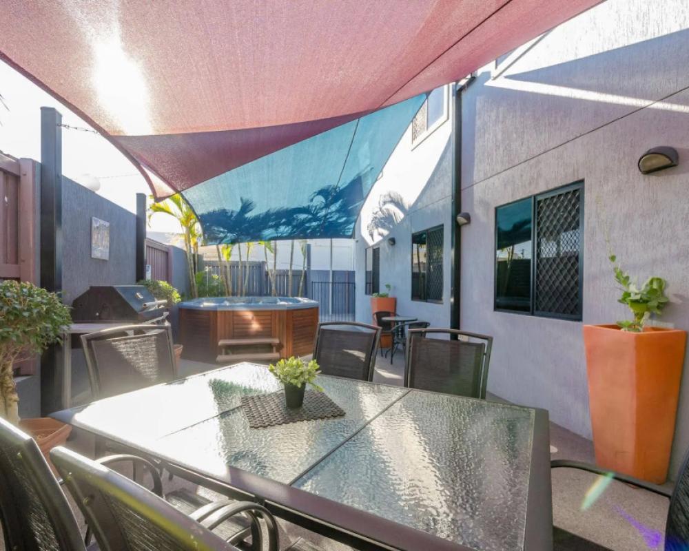 фото Central Studio Accommodation