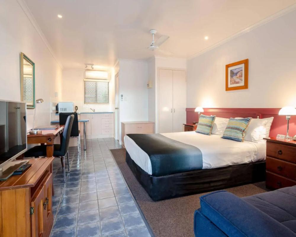 фото Central Studio Accommodation