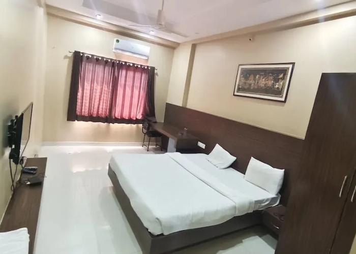 Kanha Hotel & Resort