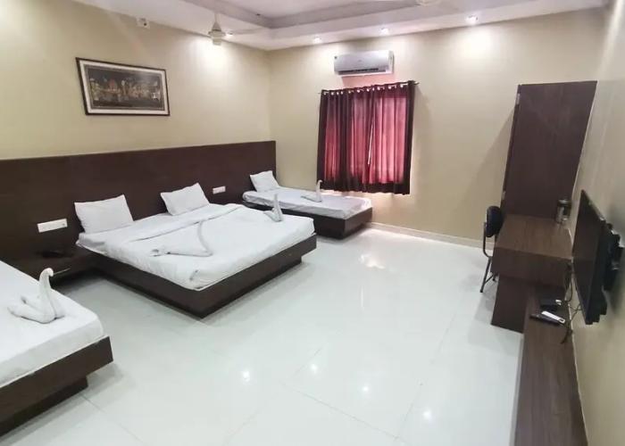 Kanha Hotel & Resort