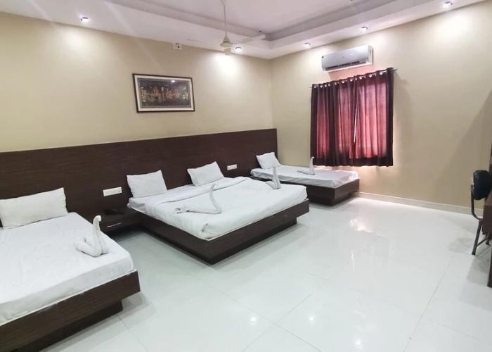 Kanha Hotel & Resort