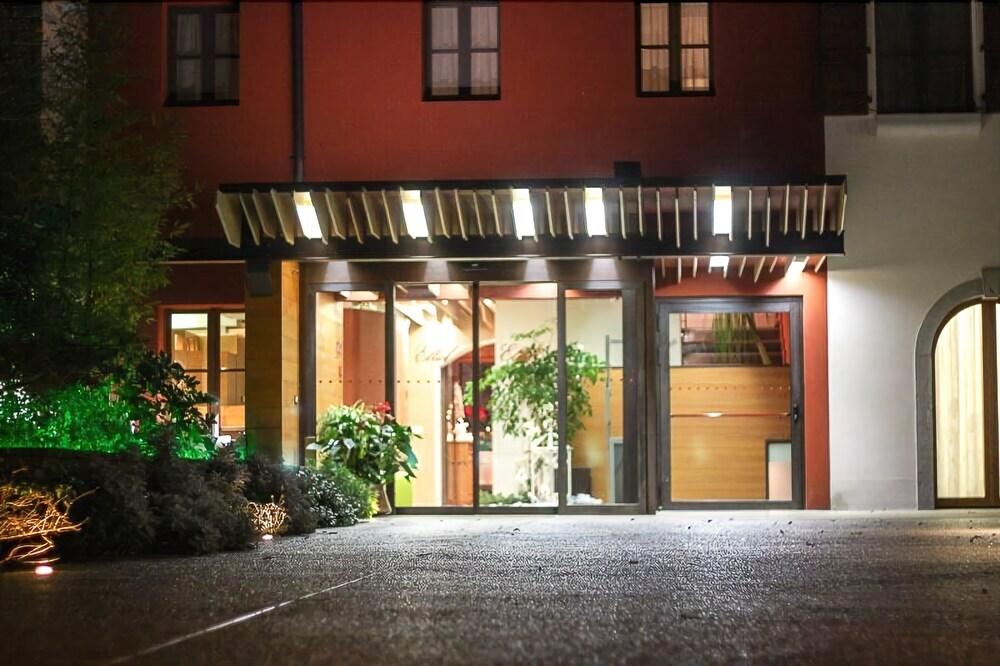 Elliot Osteria e Dormire in collina