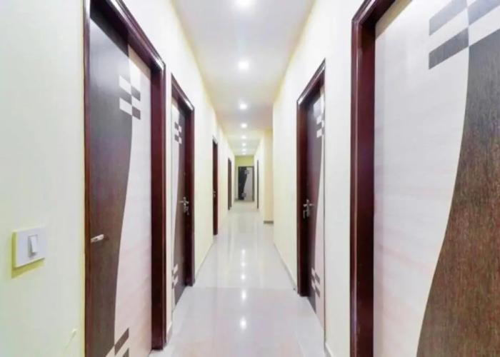 Hotel Station View Mughalsarai by ShriGo Hotels