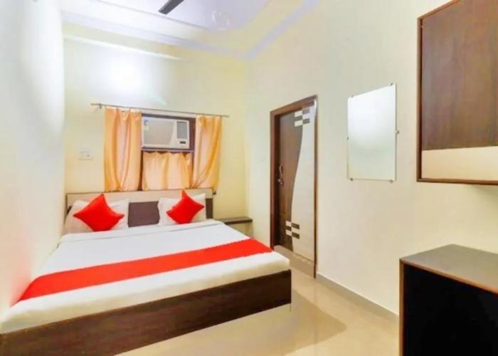 Hotel Station View Mughalsarai by ShriGo Hotels