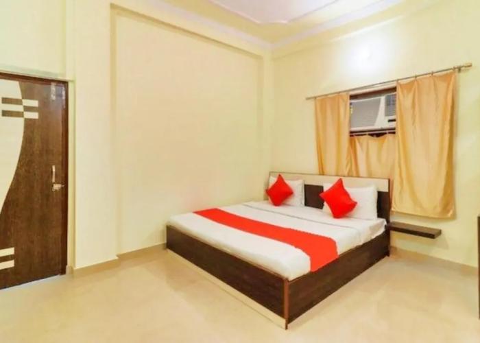 Hotel Station View Mughalsarai by ShriGo Hotels