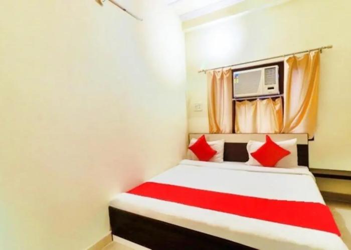 Hotel Station View Mughalsarai by ShriGo Hotels