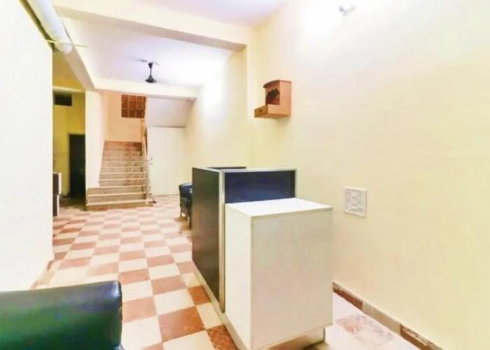 Hotel Station View Mughalsarai by ShriGo Hotels