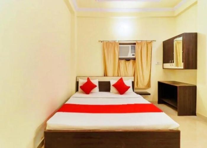 Hotel Station View Mughalsarai by ShriGo Hotels