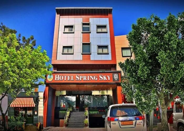 Spring Sky Mughalsarai by ShriGo Hotels