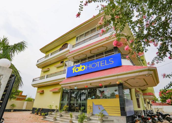 Fabhotel Kriti Green