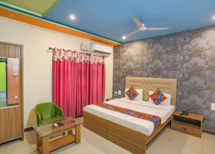 Fabhotel Kriti Green