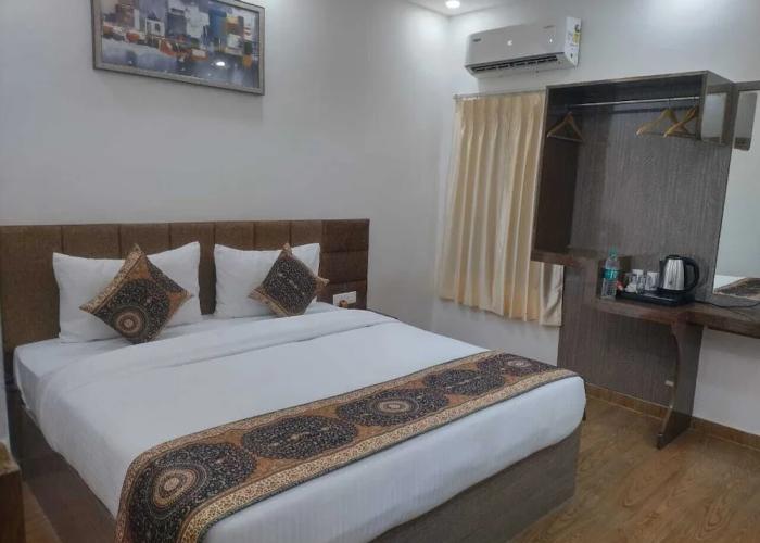 Hotel Gulmohar Plaza By Auroville Ent