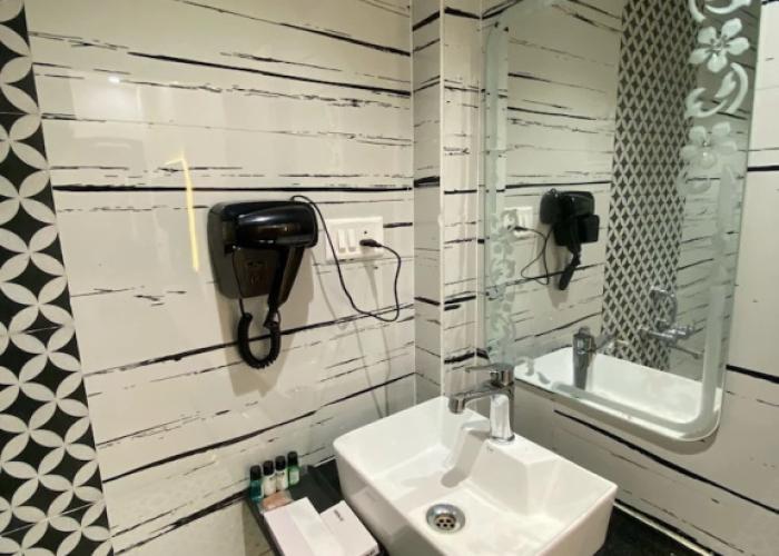Hotel Gulmohar Plaza By Auroville Ent