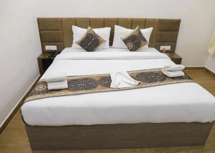 Hotel Gulmohar Plaza By Auroville Ent