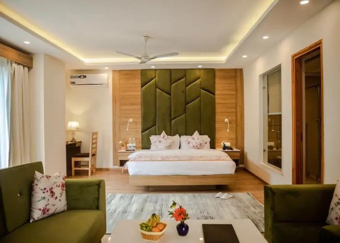 Anand Vardhan Resorts