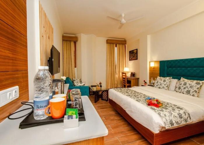 Anand Vardhan Resorts