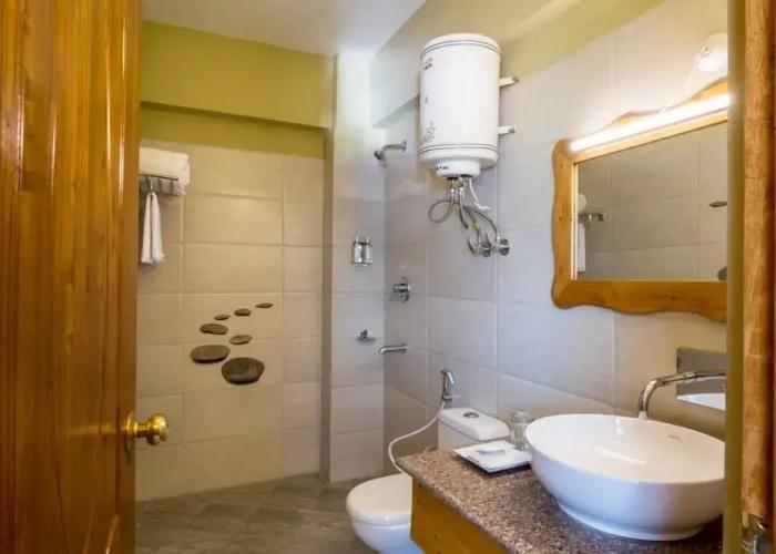 Regenta Inn By Riverside Manali