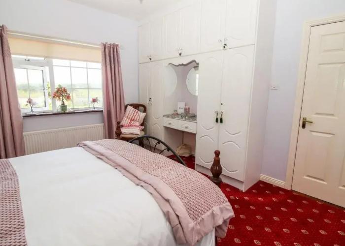 Cozy Cottage Retreat in Listowel pet Friend