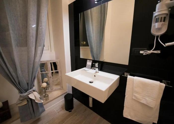 So & Leo Guest House