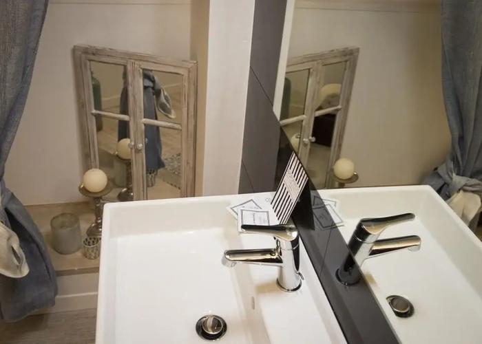 So & Leo Guest House