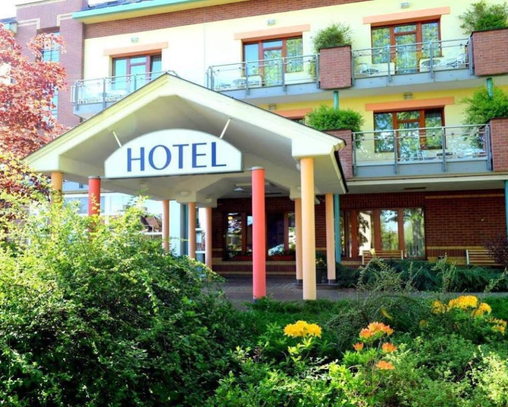 April hotel Panorama