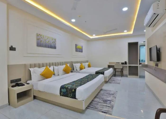 Hotel The Grand Radhey