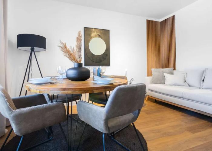 Spacious 3-rooms apartment in the center