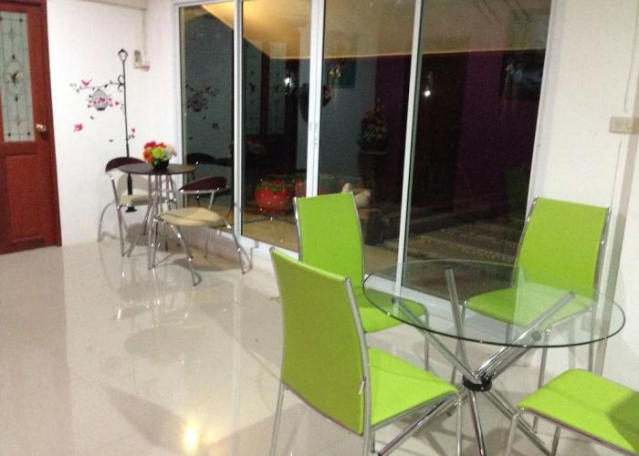 RoomQuest Chonburi Phanat Nikhom