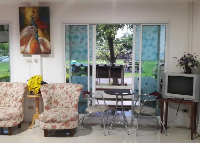 RoomQuest Chonburi Phanat Nikhom