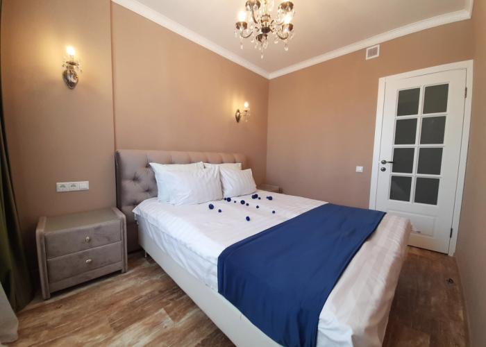 Dizaynerskaya 2-h komnatnaia studiya v elitnom ZHK Apartments