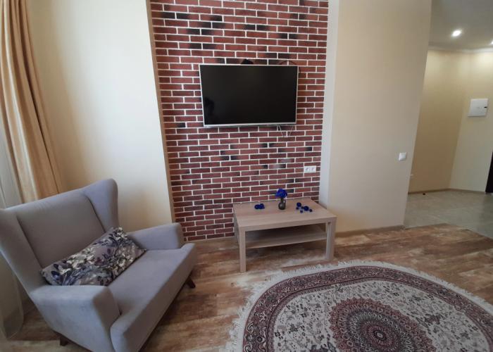 Dizaynerskaya 2-h komnatnaia studiya v elitnom ZHK Apartments