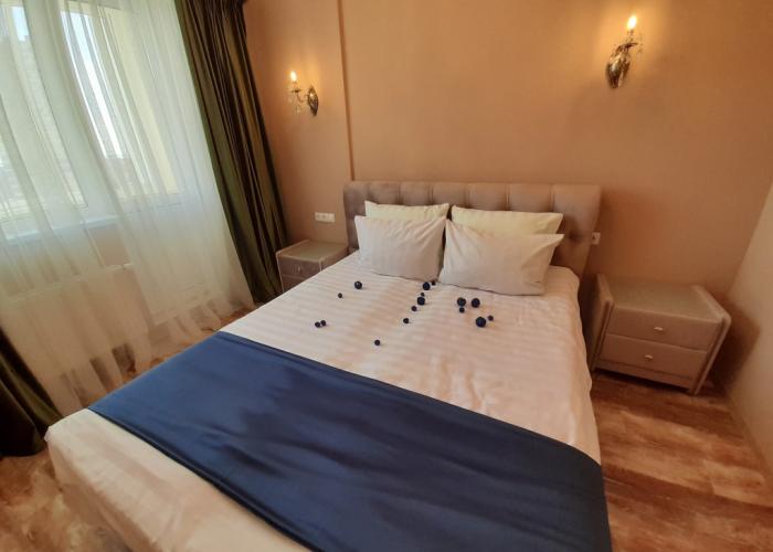 Dizaynerskaya 2-h komnatnaia studiya v elitnom ZHK Apartments