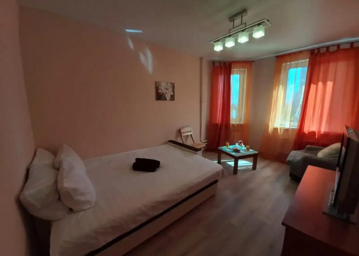 1-Komnatnie s balkonom na dvenadcatom etazhe Apartments