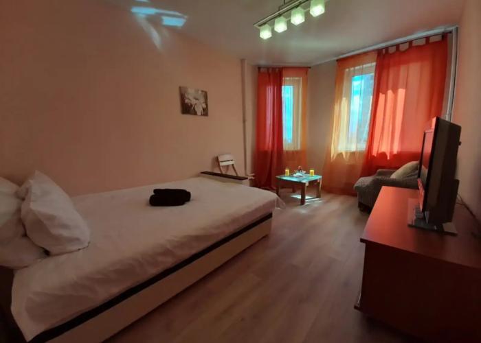 1-Komnatnie s balkonom na dvenadcatom etazhe Apartments
