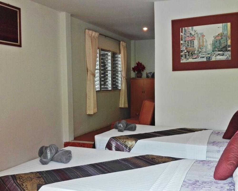 P California Inter Hostel