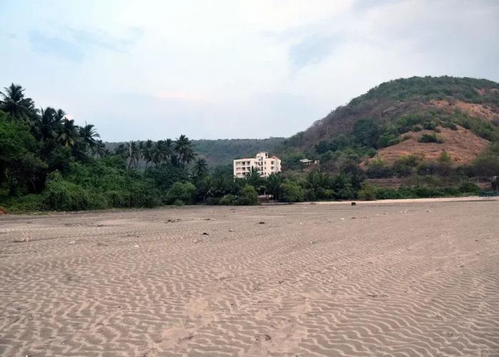 The Byke Skylark Seafront Resort, Dapoli