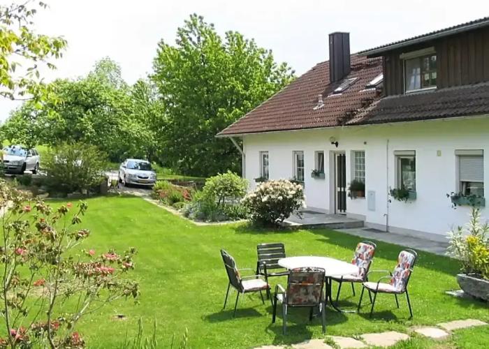 Welcoming Chalet near Forest in Rohrnbach