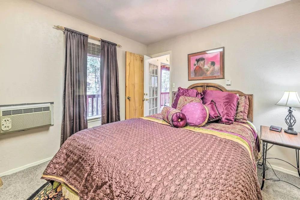 Dog-friendly Alto Escape w/ Hot Tub + Foosball!