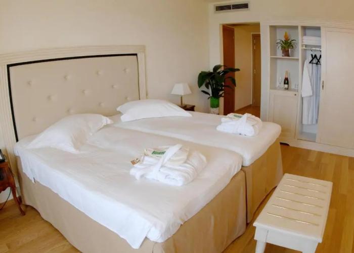 Valis Resort