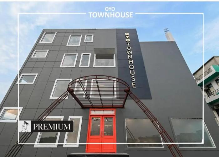OYO Townhouse 173 Knowledge Park 3