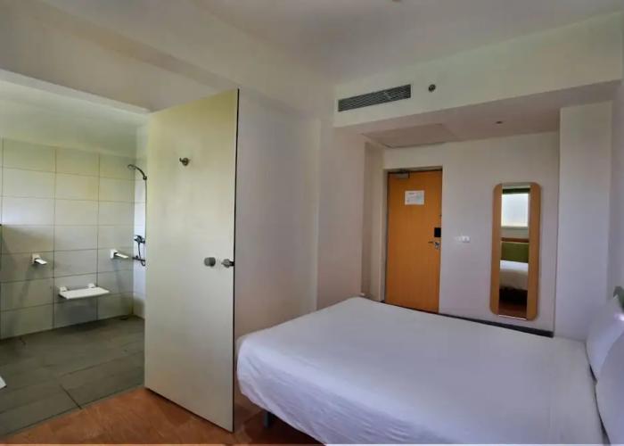 Holiday Inn Express Greater Noida Knowledge Park