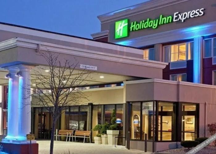 Holiday Inn Express Greater Noida Knowledge Park